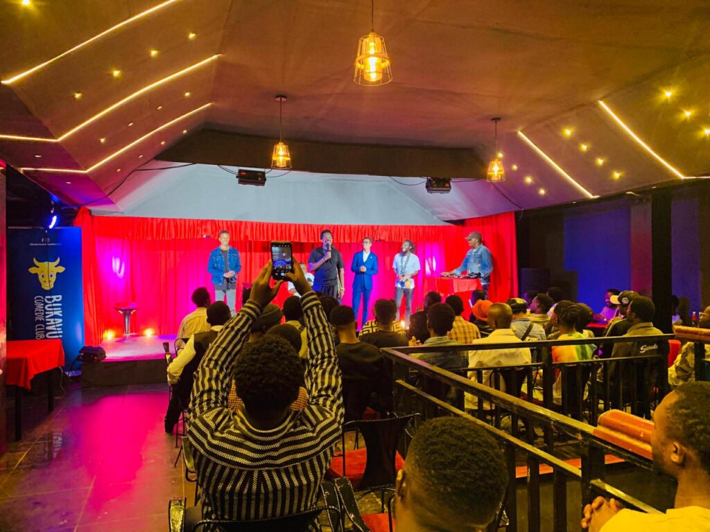 Bukavu : Le festival « Zéro Polémik » allume une deuxième soirée de rires, d’identité et de cohésion Zéro Polémik