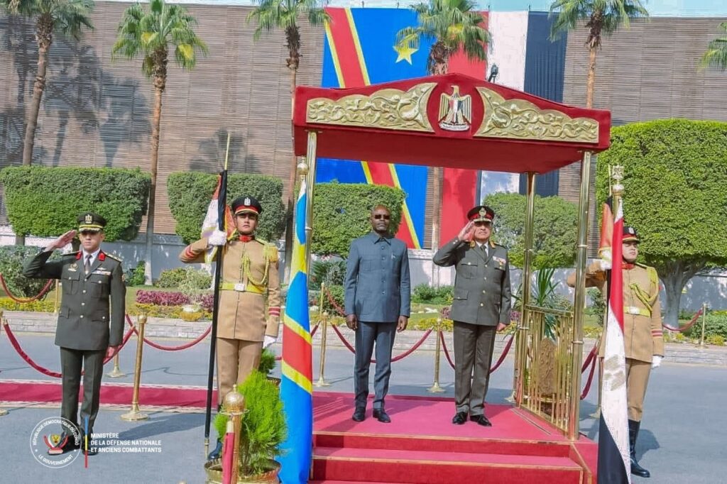 Vice-Premier ministre et ministre de la Défense nationale et Anciens combattants de la RDC, Me Guy Kabombo Muadiamvita et le général Abdel-Meguid Saqr, Commandant en chef des Forces armées égyptiennes et ministre de la Défense et de la Production militaire