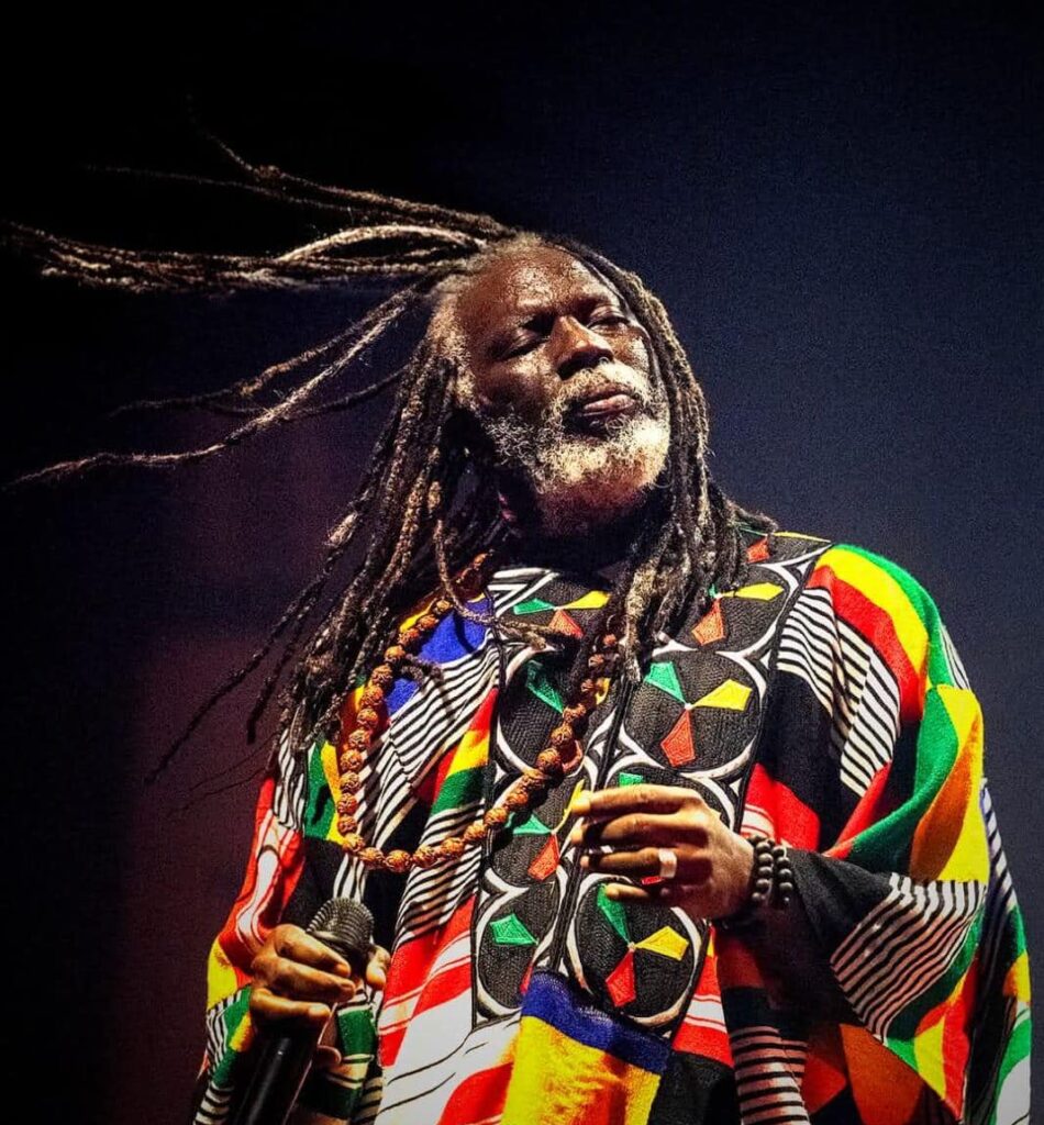 Côte d’Ivoire : Tiken Jah Fakoly annonce une chanson en hommage à Constant Mutamba Tiken Jah Fakoly