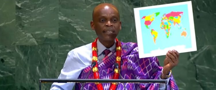 Décision historique de l’Union africaine : vers la correction de la représentation de l’Afrique sur la carte du monde Représentant le président Faure Gnassingbé, le ministre des Affaires étrangères, Robert Dussey