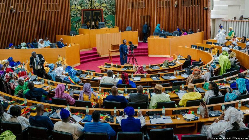 Sénégal : l’Assemblée nationale examine une réforme constitutionnelle sur fond de tensions entre Diomaye Faye et Ousmane Sonko assemblée nationale du Sénegal