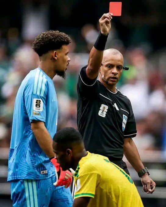 Coupe du Monde 2026 : une ouverture historique entre ferveur populaire, cartons rouges et premiers rebondissements Carton rouge pour l'Afrique du Sud Coup du Monde 2026