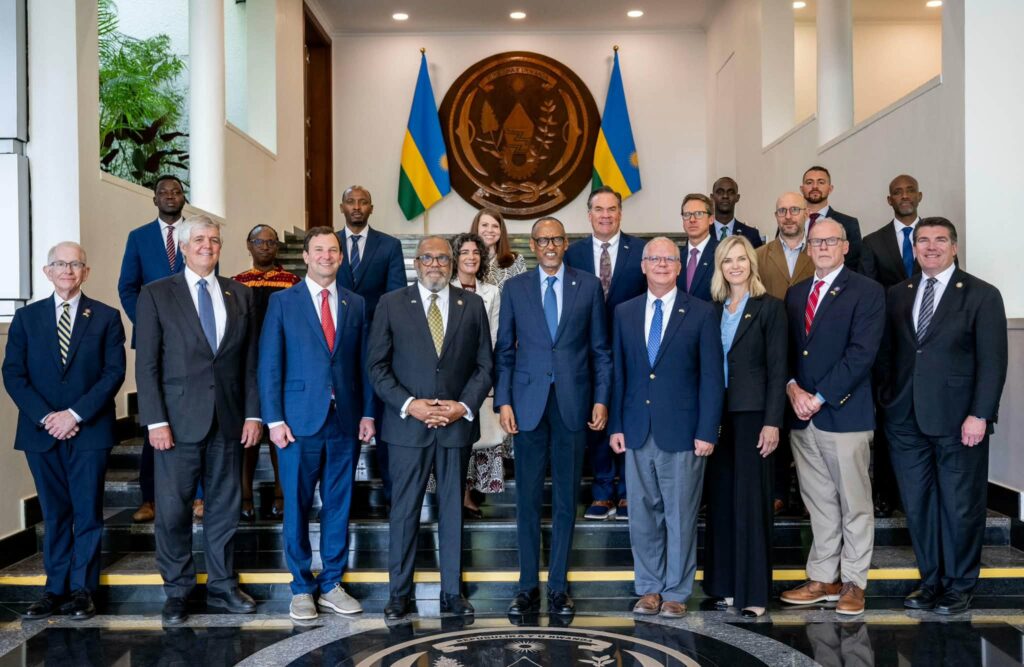 Kigali : Paul Kagame reçoit une délégation bipartisane du Congrès américain Paul Kagame et la délégation bipartisane du Congrès américain