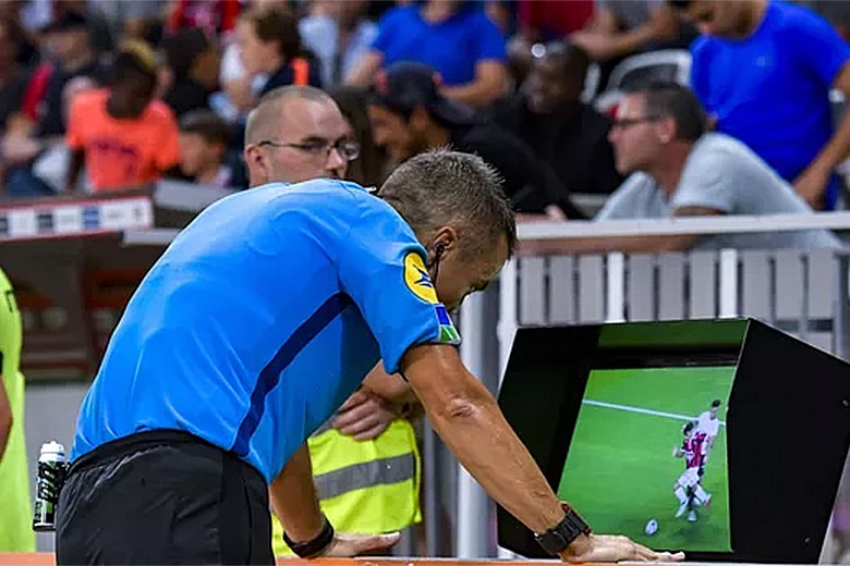 Football : la FECOFA forme 60 arbitres de Ligue 1 et Ligue 2 à l’utilisation de la VAR